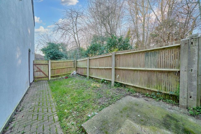 10 Eider Close, Hayes, Middlesex UB4 9TD 8