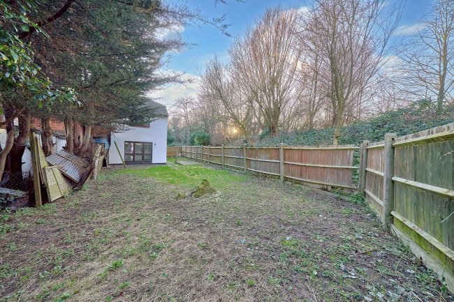 10 Eider Close, Hayes, Middlesex UB4 9TD 8