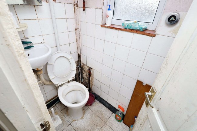 276 Uxbridge Road, Slough, Berkshire, SL2 5NY 1