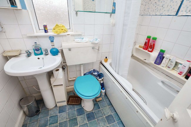 276 Uxbridge Road, Slough, Berkshire, SL2 5NY 1