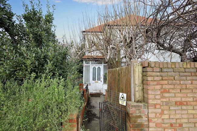 276 Uxbridge Road, Slough, Berkshire, SL2 5NY 1