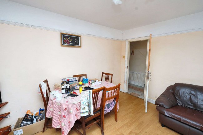 276 Uxbridge Road, Slough, Berkshire, SL2 5NY 1