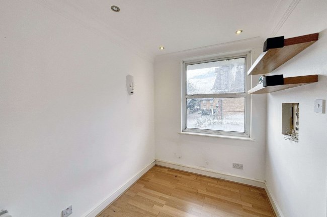 8 Millstream Close, Palmers Green, London, N13 6EF 3