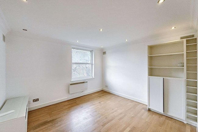 8 Millstream Close, Palmers Green, London, N13 6EF 3