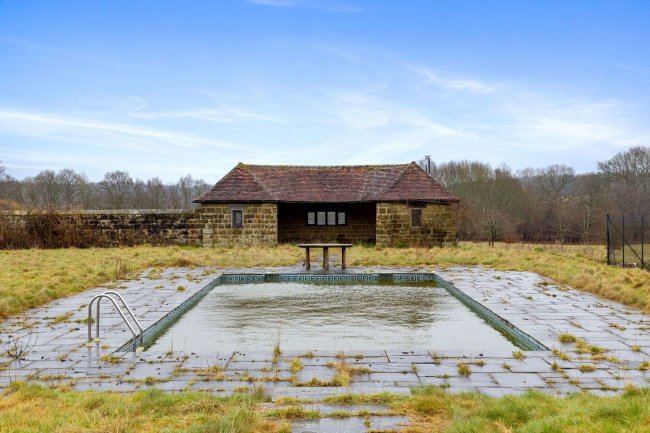 Homestall Manor, Homestall Road, Ashurst Wood, East Grinstead, RH19 3PG 2