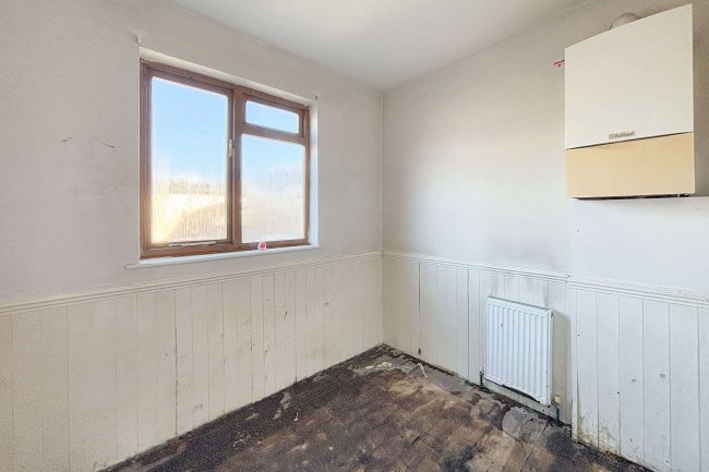 2 Hollywood Road, Chingford, London, E4 8JE 5