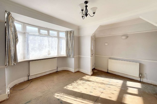 2 Hollywood Road, Chingford, London, E4 8JE 5