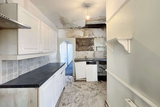 2 Hollywood Road, Chingford, London, E4 8JE 5