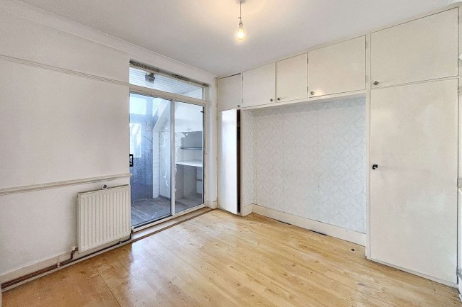 2 Hollywood Road, Chingford, London, E4 8JE 5