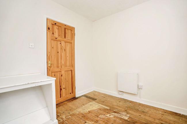 19 Eastfield, West Lavington, Devizes, SN10 4HW 1