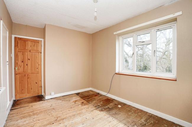 19 Eastfield, West Lavington, Devizes, SN10 4HW 1