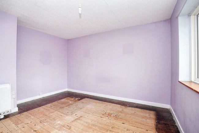 19 Eastfield, West Lavington, Devizes, SN10 4HW 1