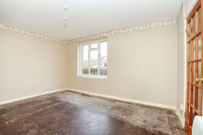 19 Eastfield, West Lavington, Devizes, SN10 4HW 1