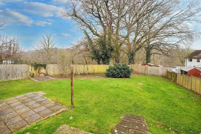 19 Eastfield, West Lavington, Devizes, SN10 4HW 1