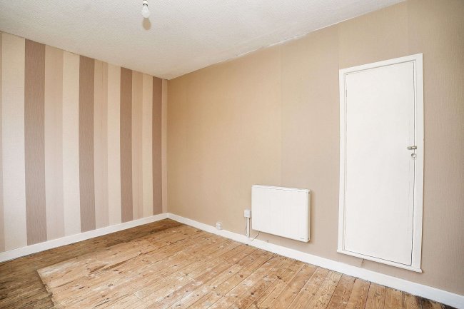 19 Eastfield, West Lavington, Devizes, SN10 4HW 1