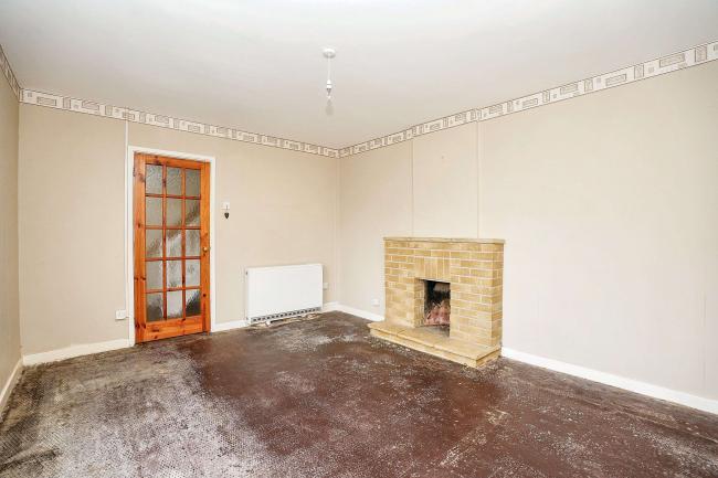 19 Eastfield, West Lavington, Devizes, SN10 4HW 1