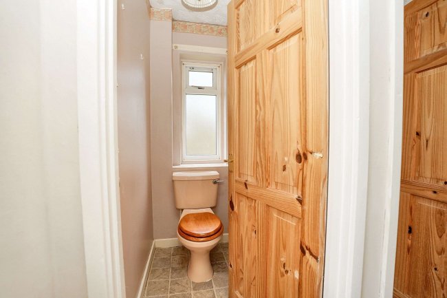 19 Eastfield, West Lavington, Devizes, SN10 4HW 1