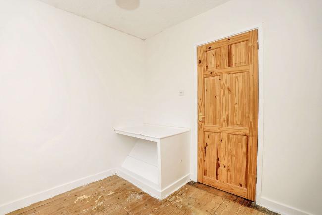 19 Eastfield, West Lavington, Devizes, SN10 4HW 1