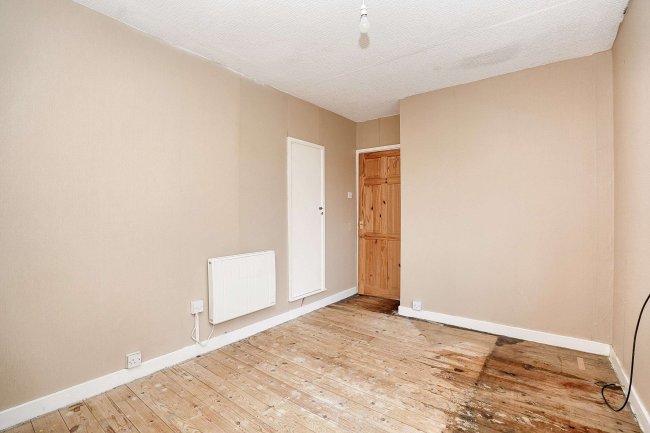 19 Eastfield, West Lavington, Devizes, SN10 4HW 1