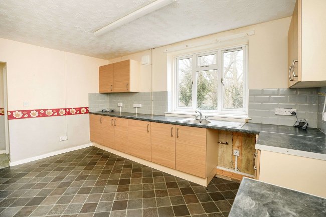 19 Eastfield, West Lavington, Devizes, SN10 4HW 1