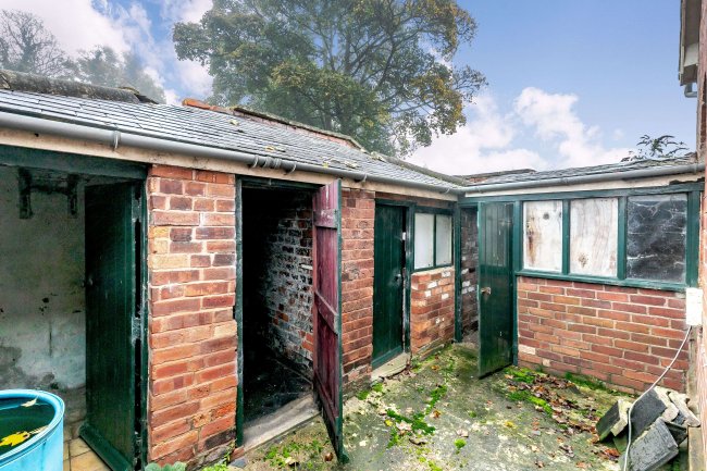 Bilham Lodge, Brodsworth, Doncaster, DN5 7DW 2