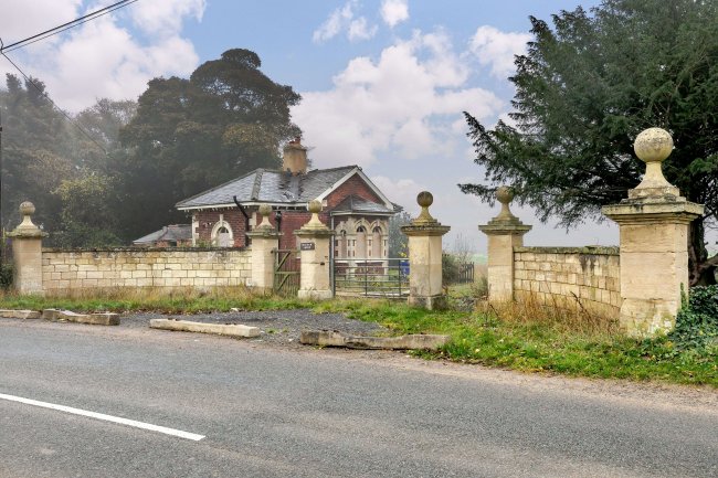 Bilham Lodge, Brodsworth, Doncaster, DN5 7DW 2