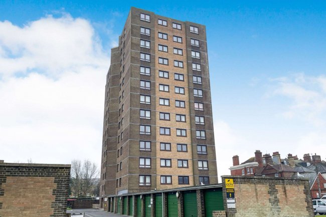 14 Kingmere, South Terrace, Littlehampton, BN17 5LD 7