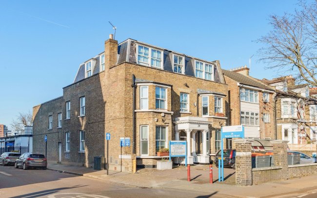 Stratford Physiotherapy Centre, 29 Romford Road, Stratford, London E15 4LY 2