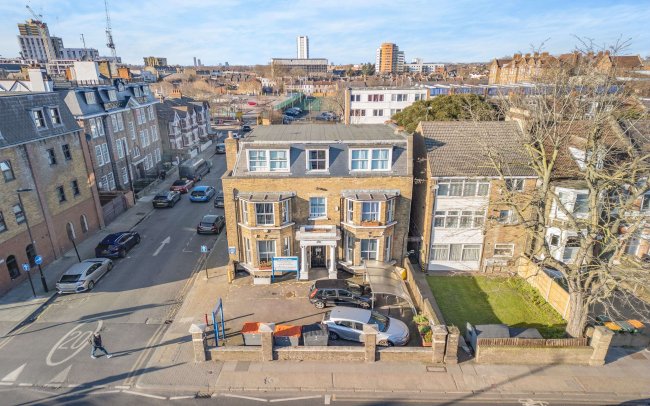 Stratford Physiotherapy Centre, 29 Romford Road, Stratford, London E15 4LY 2