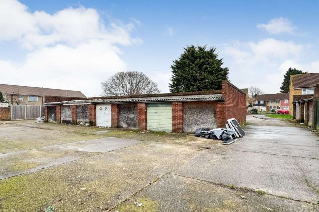 Shortmead Drive Garages (2), Cheshunt, Waltham Cross EN8 8TY 5