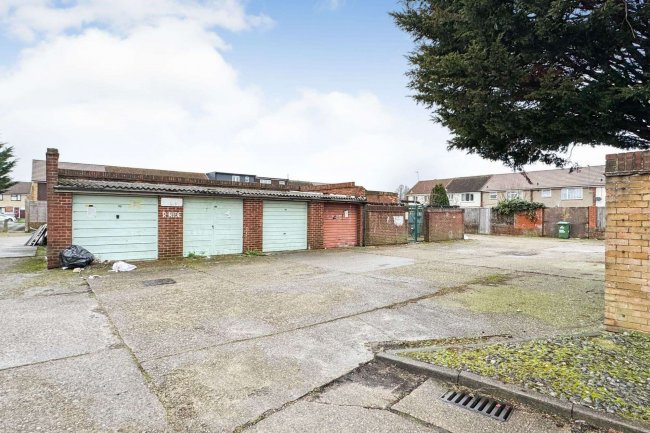 Shortmead Drive Garages (2), Cheshunt, Waltham Cross EN8 8TY 5