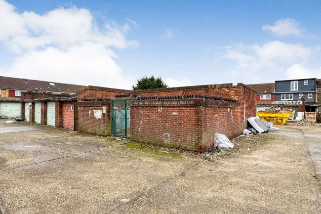 Shortmead Drive Garages (2), Cheshunt, Waltham Cross EN8 8TY 5