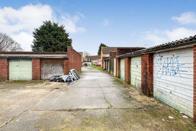 Shortmead Drive Garages (2), Cheshunt, Waltham Cross EN8 8TY 5