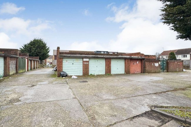 Shortmead Drive Garages (2), Cheshunt, Waltham Cross EN8 8TY 5