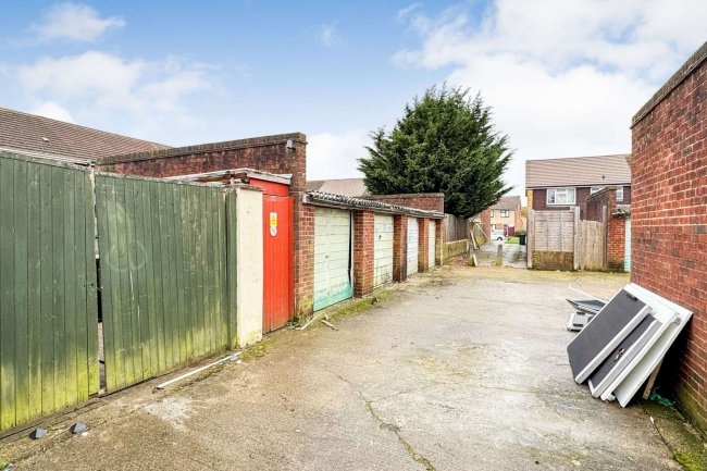 Shortmead Drive Garages (2), Cheshunt, Waltham Cross EN8 8TY 5