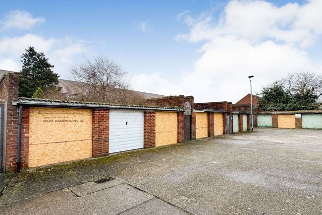 Shortmead Drive Garages (1), Cheshunt, Waltham Cross EN8 8TX 6