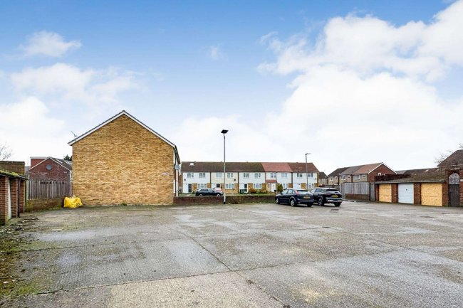 Shortmead Drive Garages (1), Cheshunt, Waltham Cross EN8 8TX 6