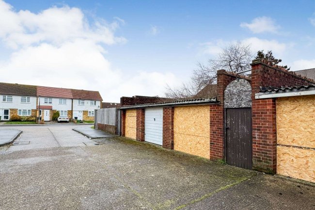 Shortmead Drive Garages (1), Cheshunt, Waltham Cross EN8 8TX 6