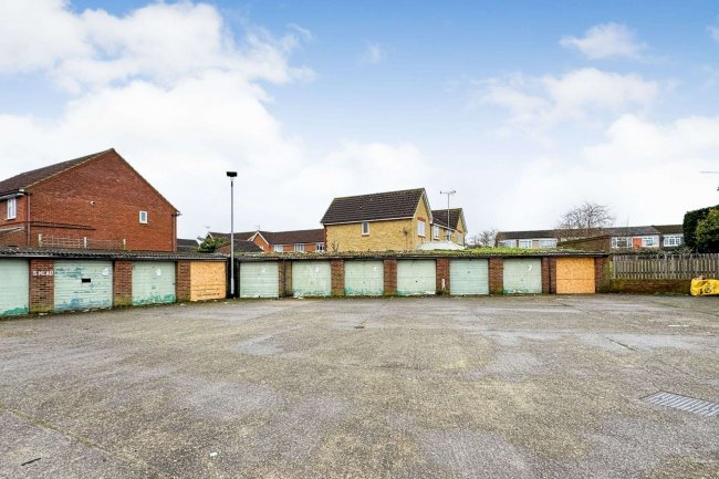 Shortmead Drive Garages (1), Cheshunt, Waltham Cross EN8 8TX 6