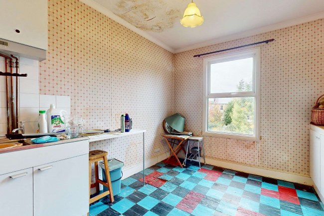 6 College Road, Isleworth, TW7 6DH 10