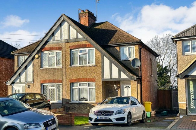 47 Clifton Gardens, Hillingdon, Middlesex, UB10 0EZ 3