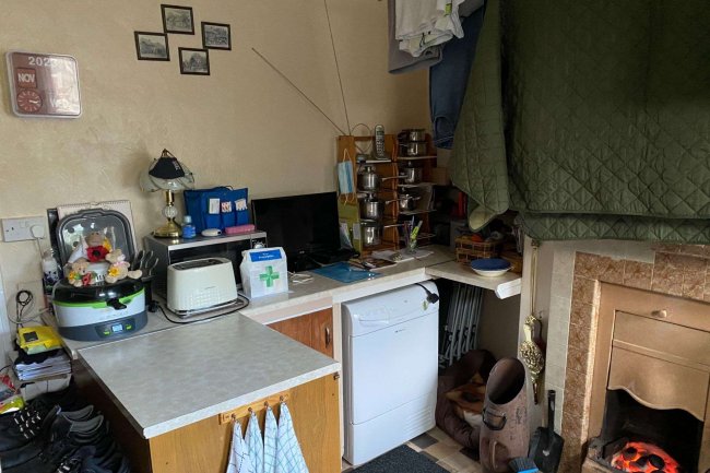 2 Oddfellows Terrace, Hathersage, Sheffield, S32 1BN 1