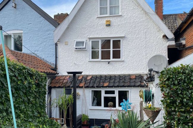 2 Redenhall Road, Harleston, Suffolk, IP20 9EN 1