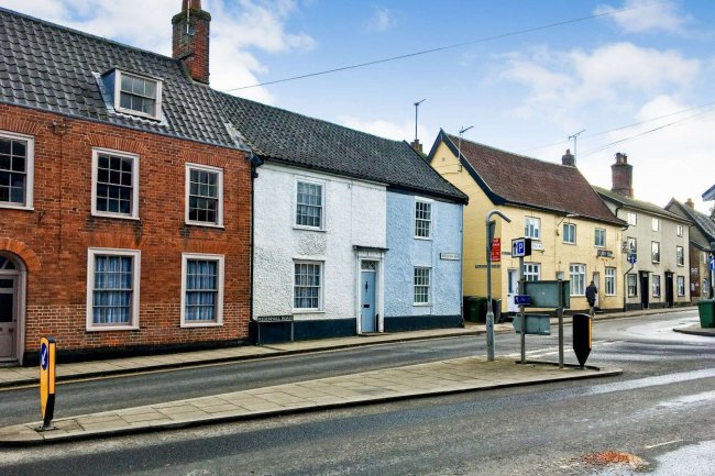 2 Redenhall Road, Harleston, Suffolk, IP20 9EN 1