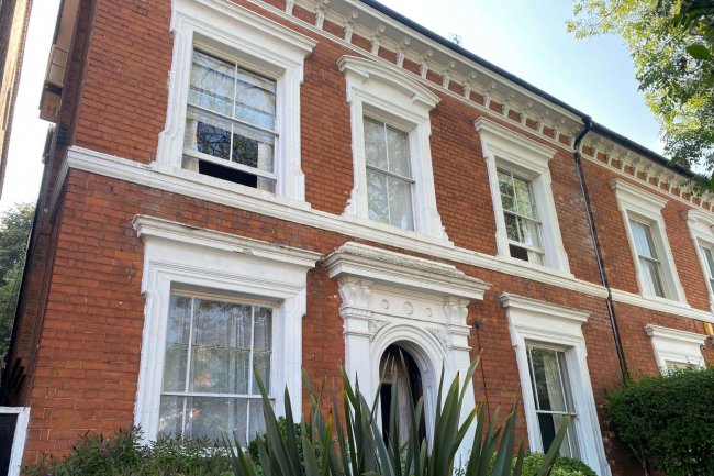 21 Yew Tree Road, Five Ways, Birmingham, B15 2LX 9