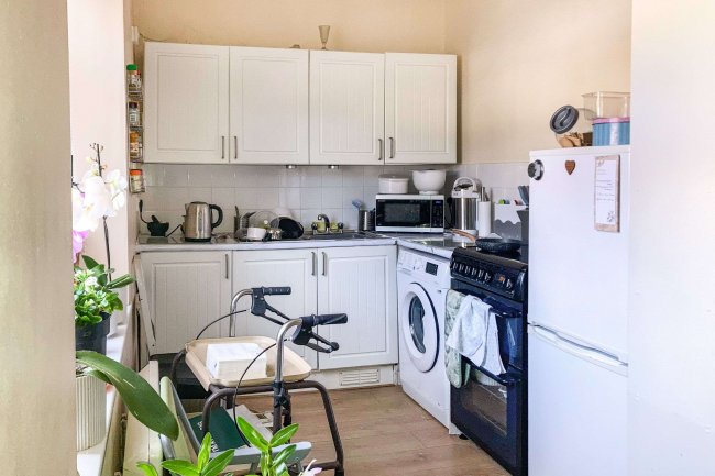 Flat 8, Halswell Court, 22-24 Totnes Road, Paignton, TQ4 5JZ 4