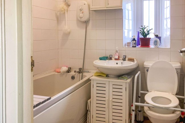 Flat 8, Halswell Court, 22-24 Totnes Road, Paignton, TQ4 5JZ 4