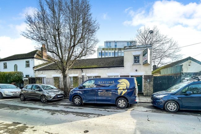 Meadowcourt Works and 1 Meadowcourt House, Meadowcourt Road, Blackheath, London SE3 9DU 4