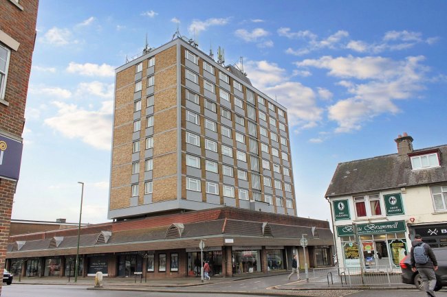 Sixth Floor Flat, 21 Stockwell Court, Gower Road, Haywards Heath RH16 4QP 5