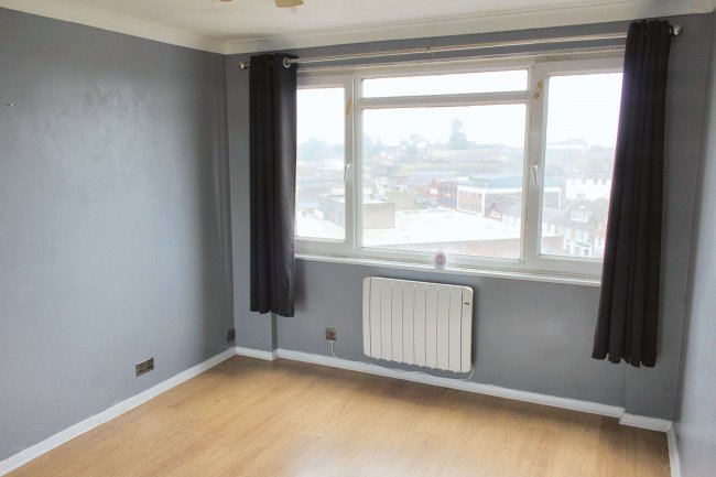 Sixth Floor Flat, 21 Stockwell Court, Gower Road, Haywards Heath RH16 4QP 5